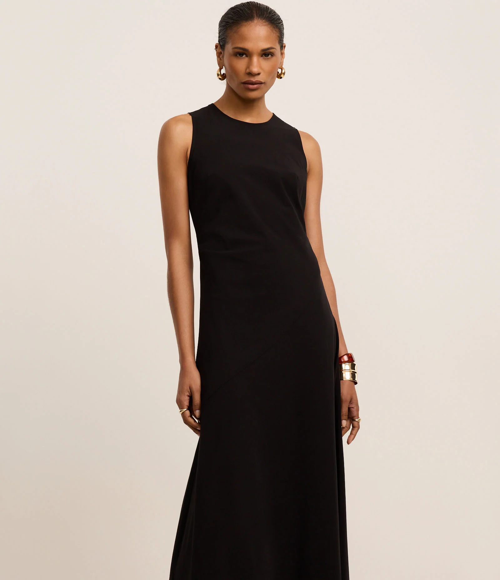 Vestido Evasê Longo em Bengaline com Franzidos e Pences